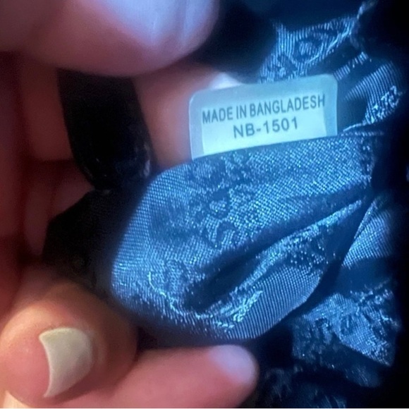 Michael Kors Tote and Wallet set - Picture 5 of 11